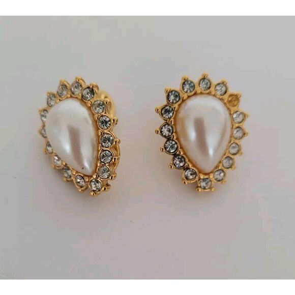 Vintage Monet Earrings Pearl Gold Tone and Rhinestone Clip on Glam Teardrop - Picture 1 of 8